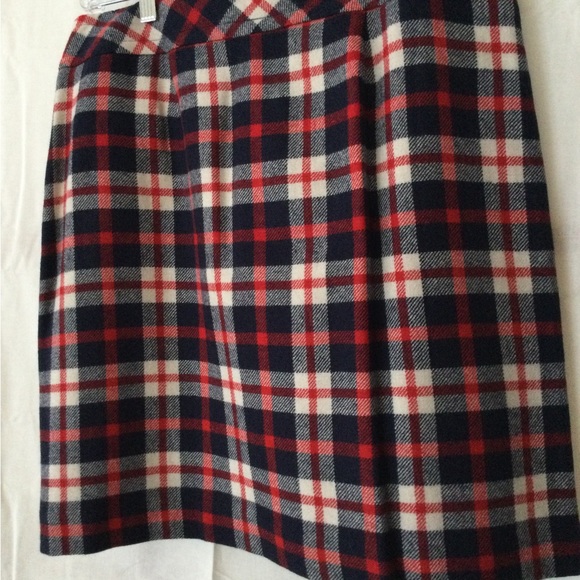 Talbots A-line Plaid Wool Blend Skirt size 12P. Red/Blue/Cream. Lining is Blue - Picture 4 of 7